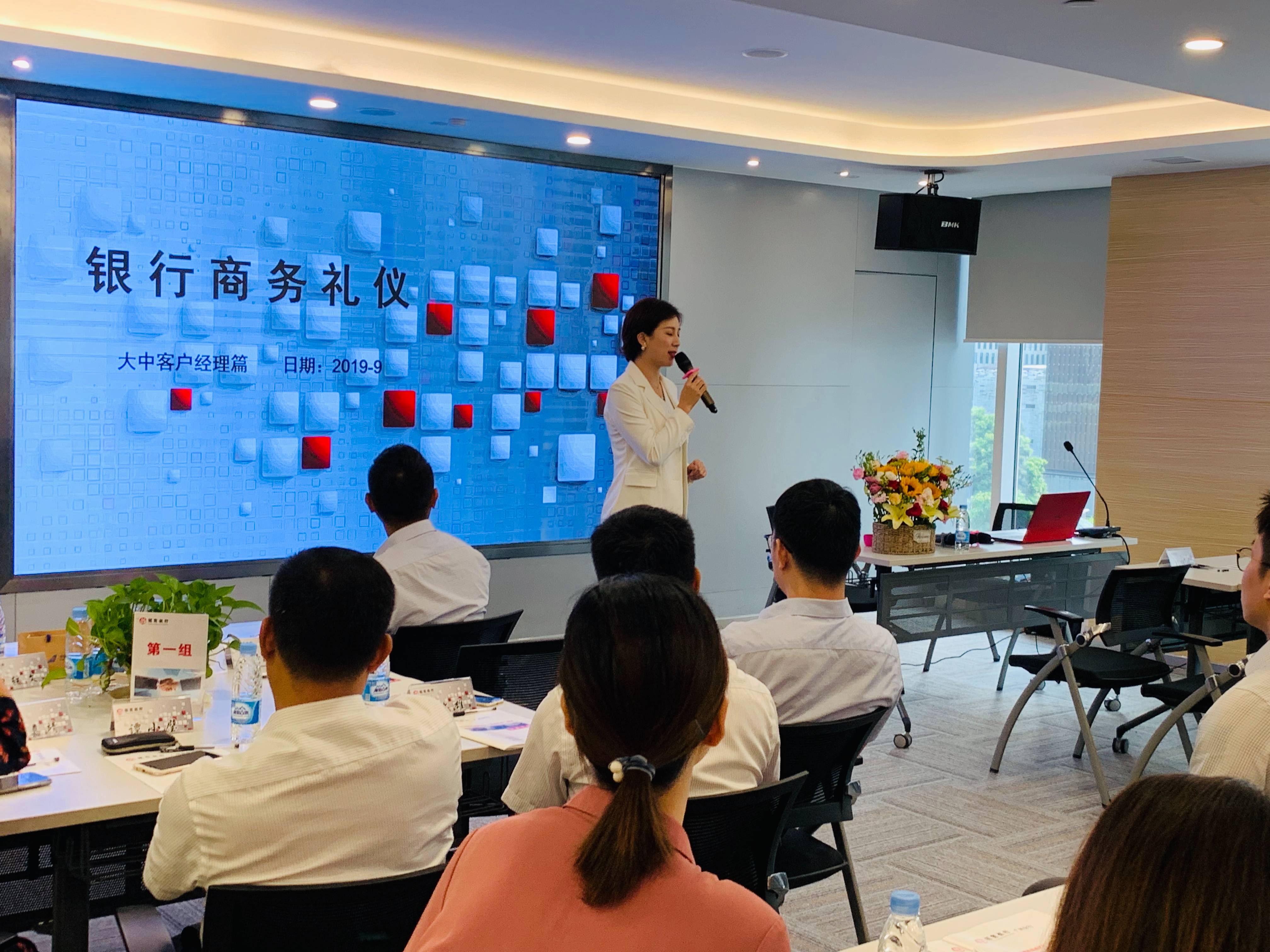 選擇珠海專業禮儀培訓基地，推動組織形象的新高度